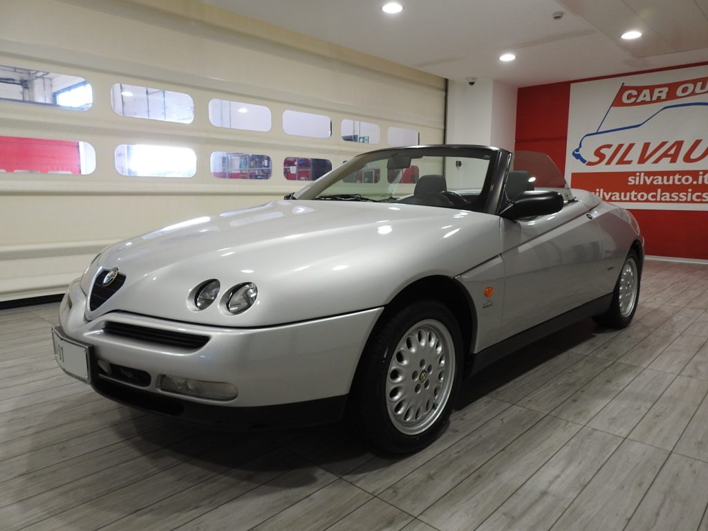 Alfa Romeo - Spider 916 & 2000 - Agrafe de durite d'essuie-glace - CW3 -  Finition brute